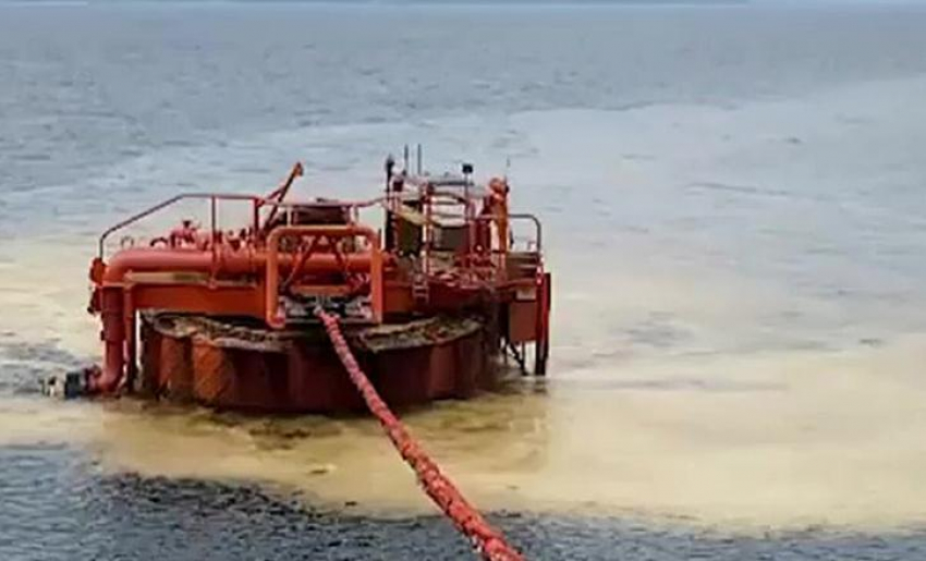 Страсти накаляются: КТК-р отказывается признавать версию Росприроднадзора о разливе нефти под Новороссийском