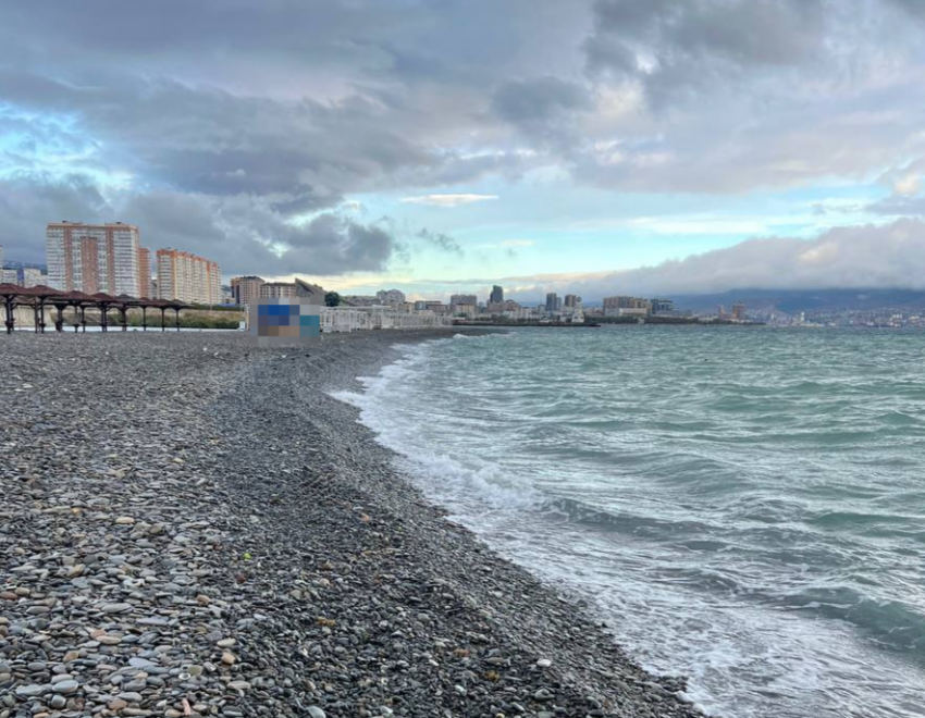 Пляжи на Чёрном море опустели: южане рассказывают о последствиях шторма