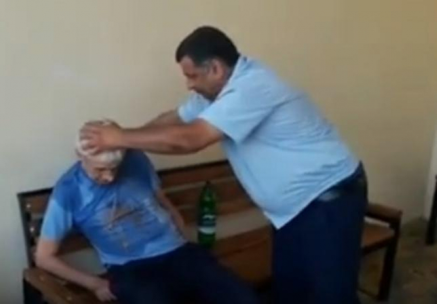 Новороссийский маршрутчик Николай разбудил пьяного непрямым массажем сердца 