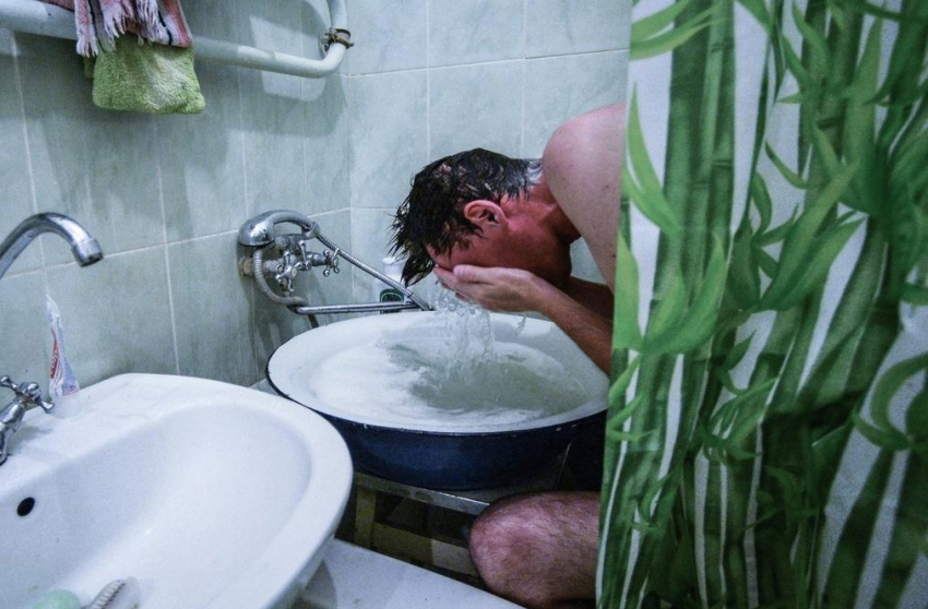 Ни помыться, ни приготовить: почти месяц новороссийцы живут без горячей воды 