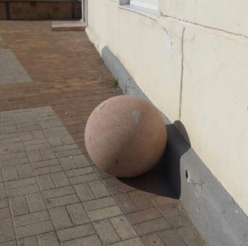 Каменный шар попытался сбежать из Новороссийска