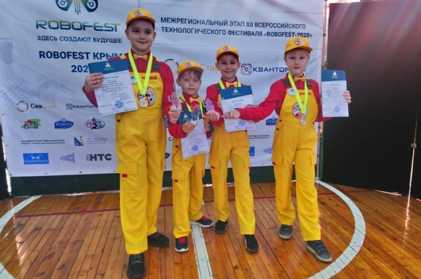 Юные новороссийцы победили на фестивале «РобоФест Крым — 2020»