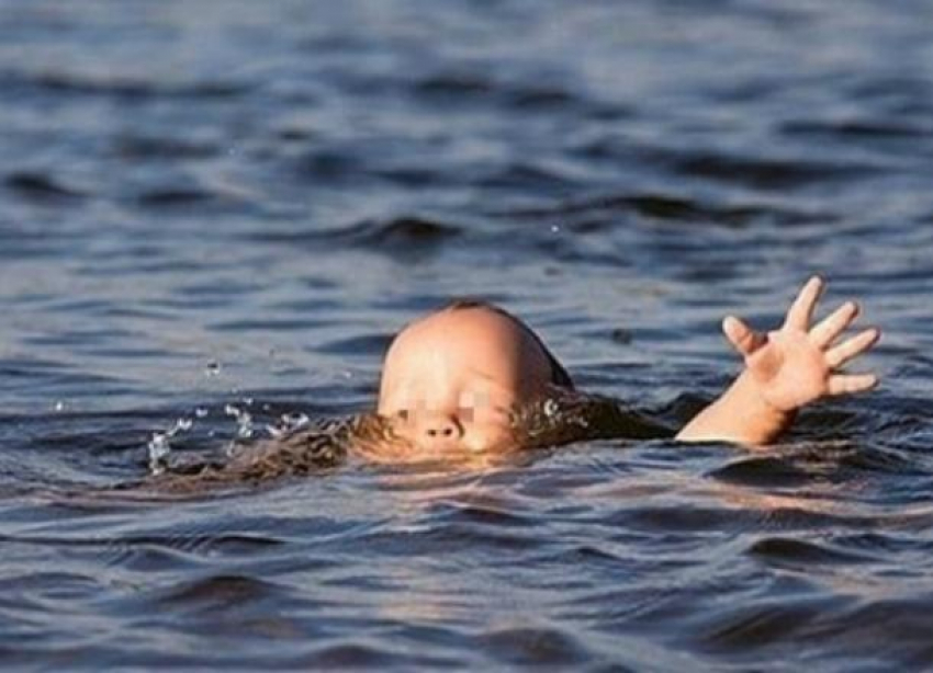 Два ребёнка чуть не утонули на пляжах Новороссийска