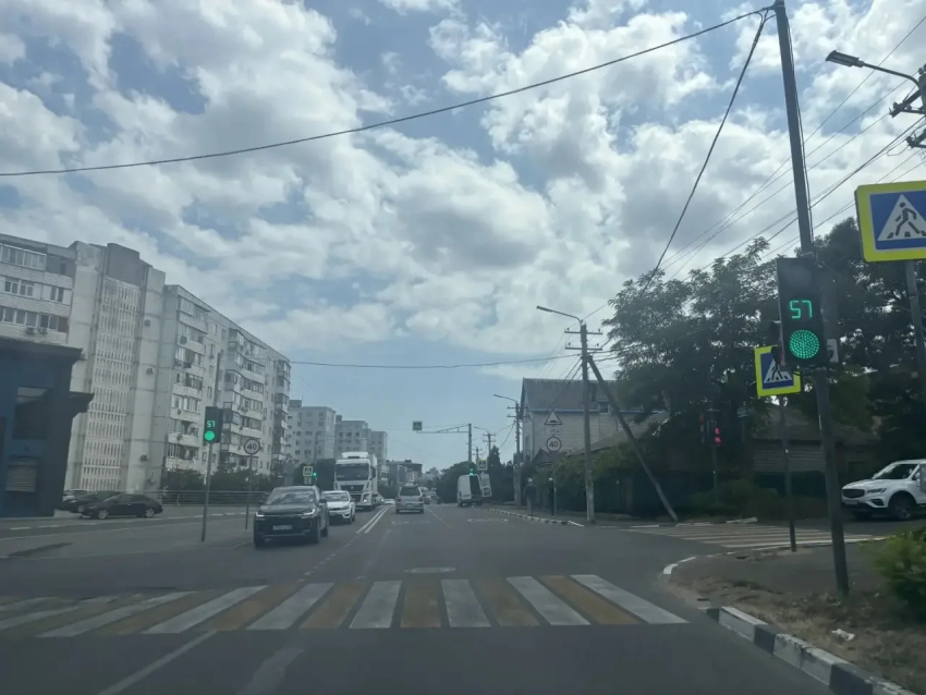 "Навалили кирпичей": коварный перекрёсток образовался на Дзержинского и Черняховского в Новороссийске