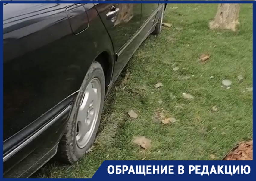 «На Мерседес деньги есть, а на парковку нет»: житель Новороссийска возмущен поведением некоторых водителей