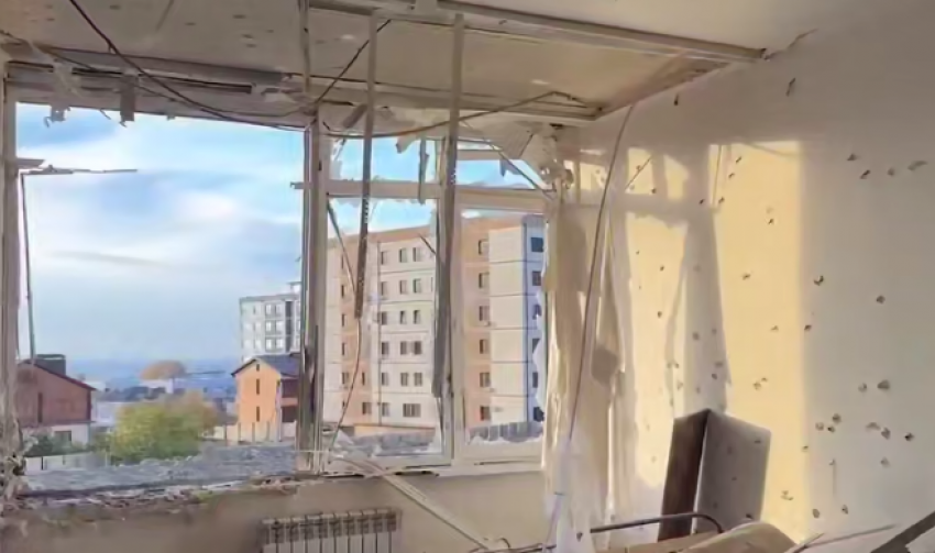 Атака беспилотников: глава Новороссийска показал поврежденные обломками дома. Введен режим ЧС