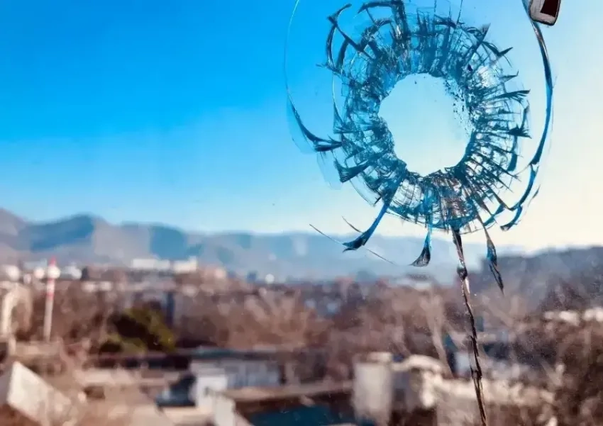 Сбрасываемся не на шторы: окна в школах Новороссийска хотят снабдить защитной пленкой