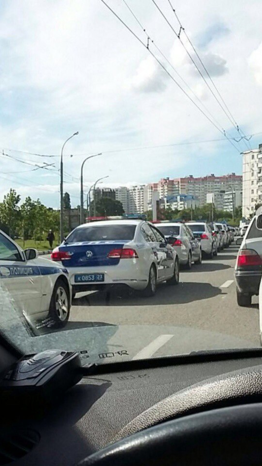 В Новороссийске более 100 машин ДПС стоят в пробке
