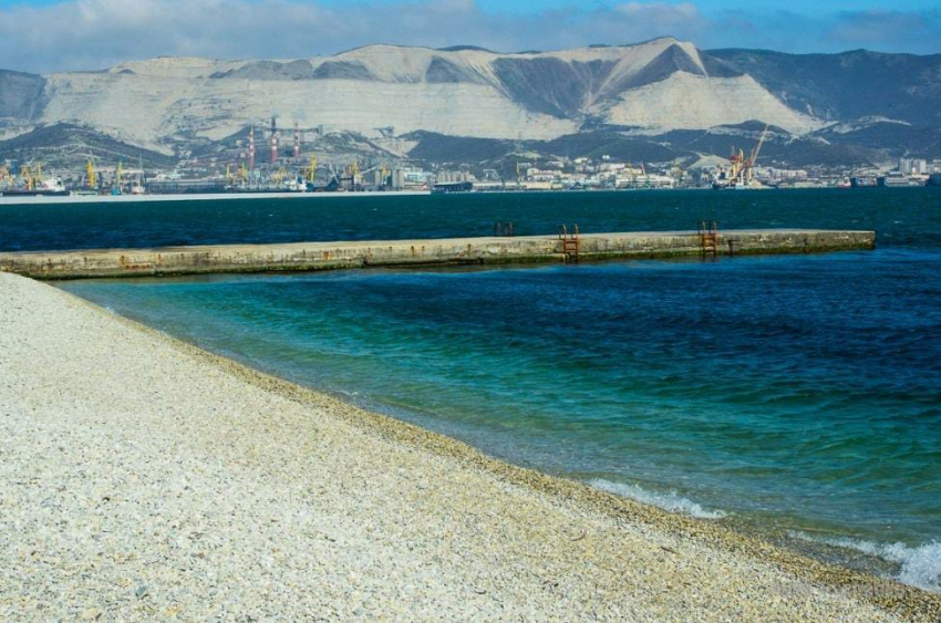 Вода в Чëрном море прогрелась ещё на один градус: подарки новороссийцам от погоды