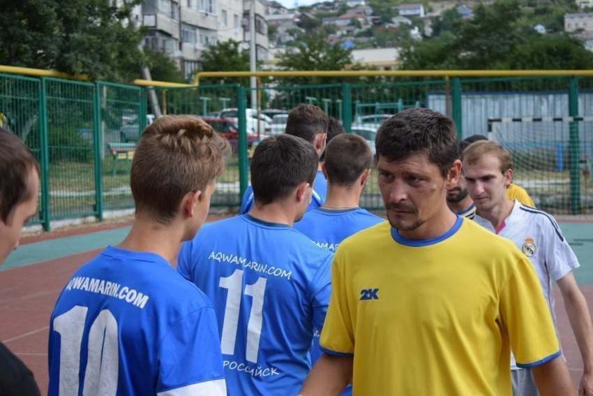 Предприятия Новороссийска продолжают играть в мини-футбол
