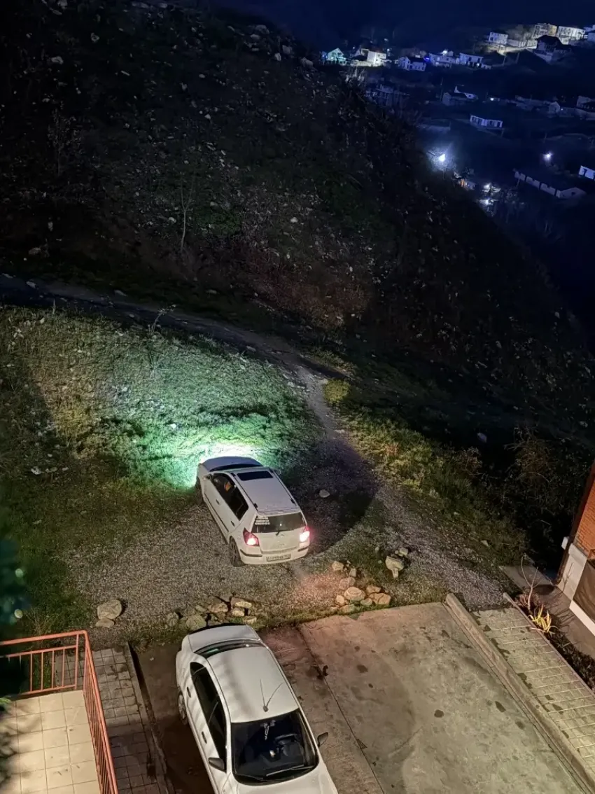 В Новороссийске жители жалуются на автохама во дворе