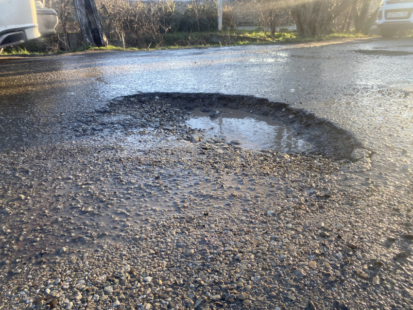 Такого в Новороссийске еще не было: жители намерены жаловаться на ямы на федеральный уровень