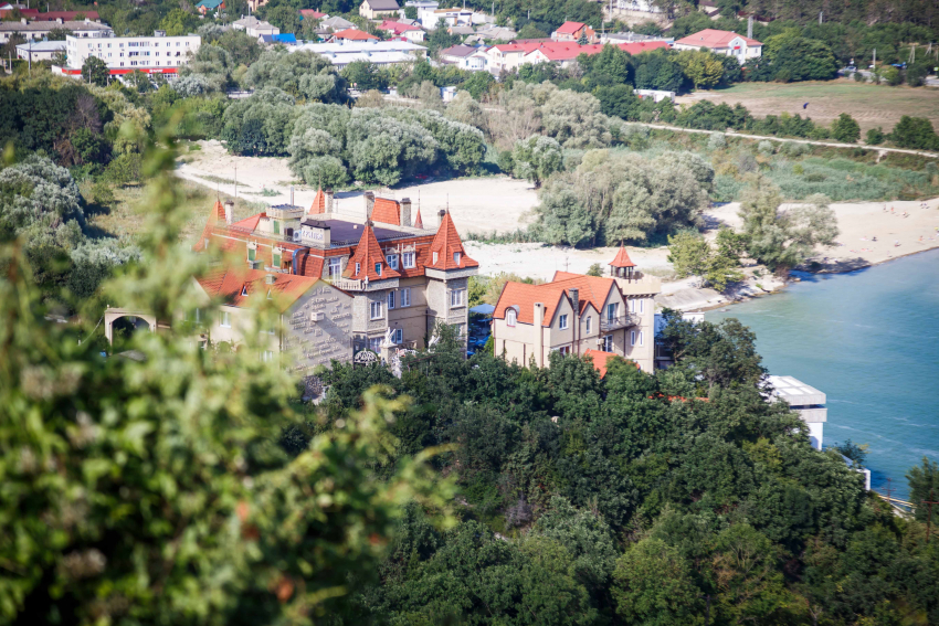 Туристические комплексы под Новороссийском вошли в число лучших в России 