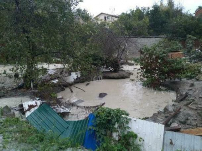 Новороссийцы уверены: «Зелёный мыс» открывает шлюзы и сливает воду под «шумок» дождя