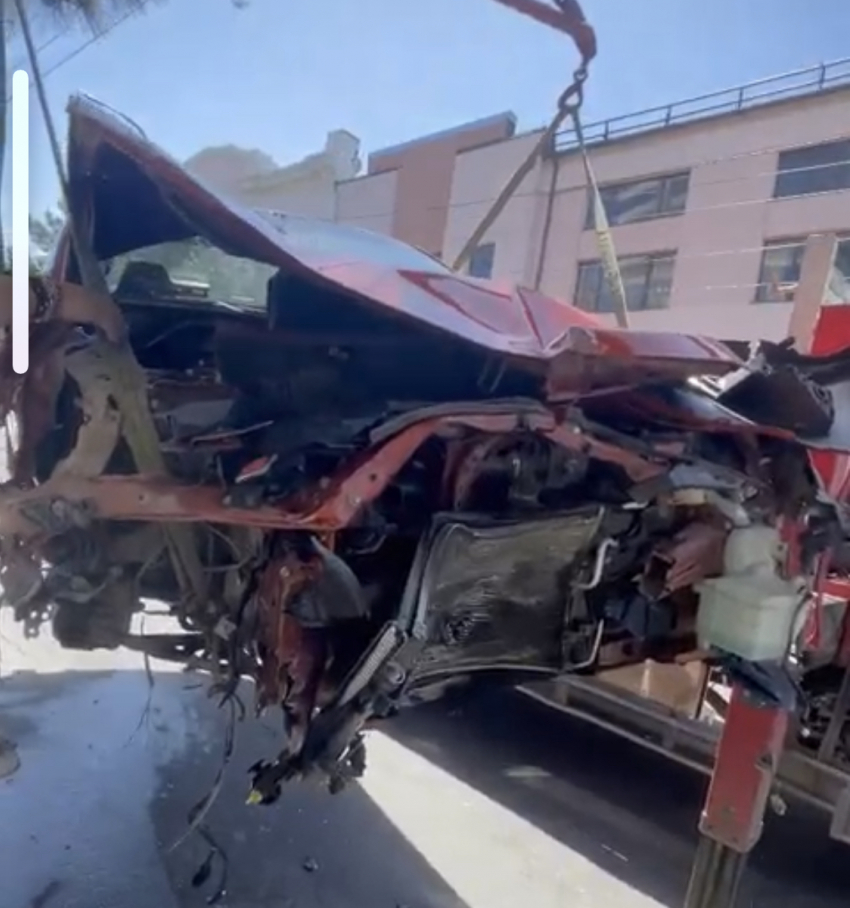 Груда метала от спорткара: автомобиль известного в Новороссийске диджея попал в ДТП 