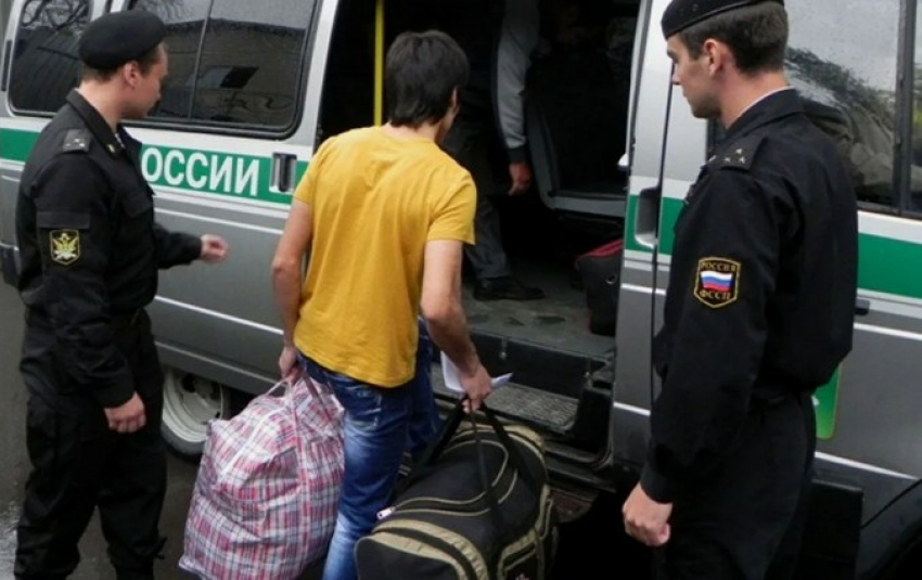 Семья и дети – не оправдание: из Новороссийска депортируют даже семейных нелегалов