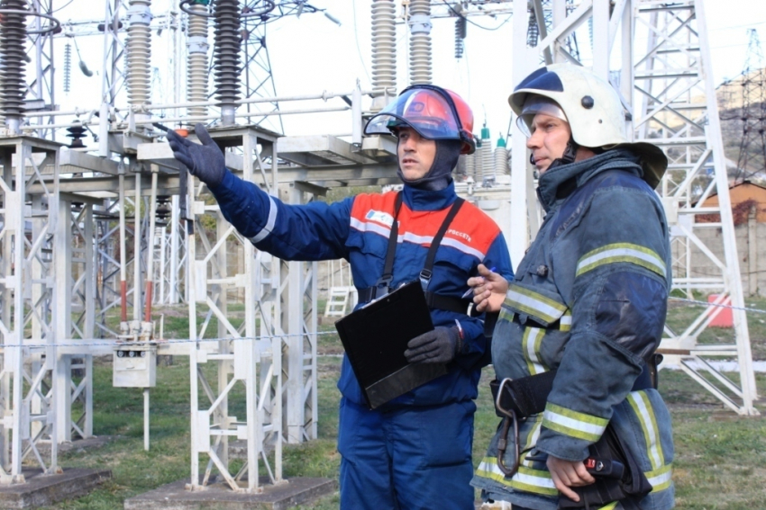 Сотрудники «Кубаньэнерго» и МЧС объединили силы для тушения «пожара»  Новороссийске