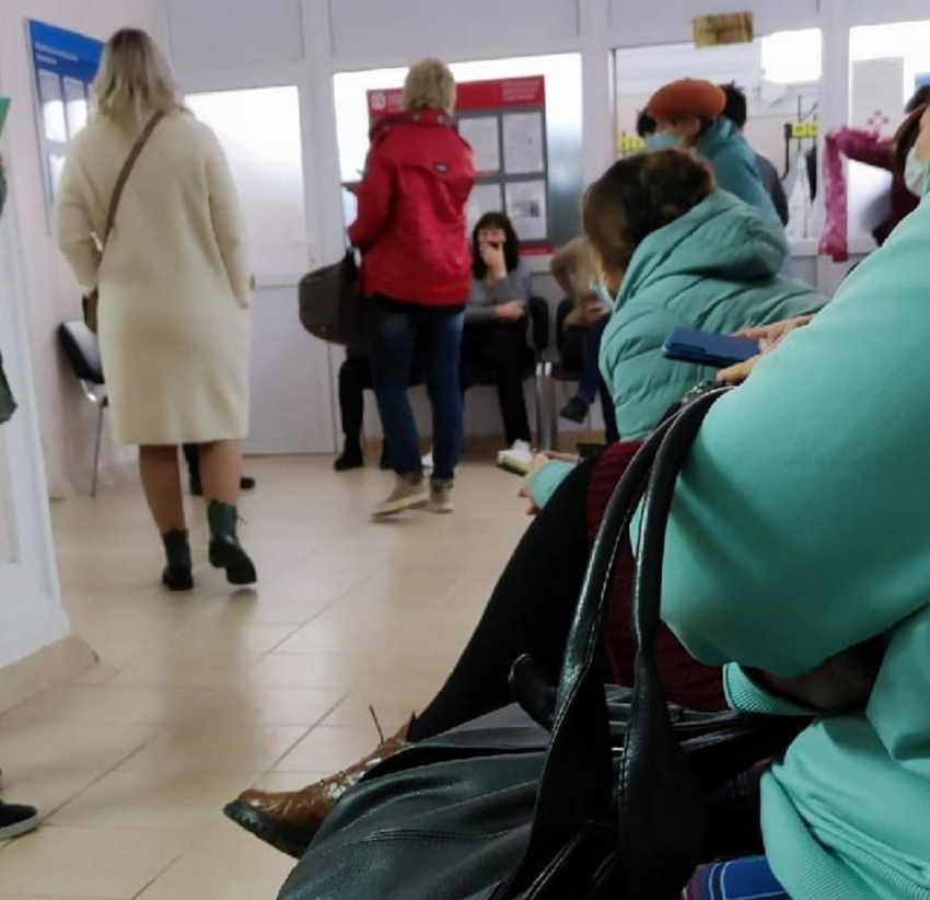 "Жду прием 6-й час": в поликлиниках Новороссийска снова очереди 