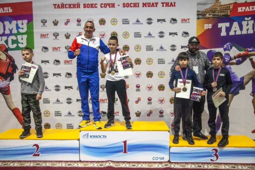 Новороссийские спортсмены заняли призовые места на краевых соревнованиях по тайскому боксу
