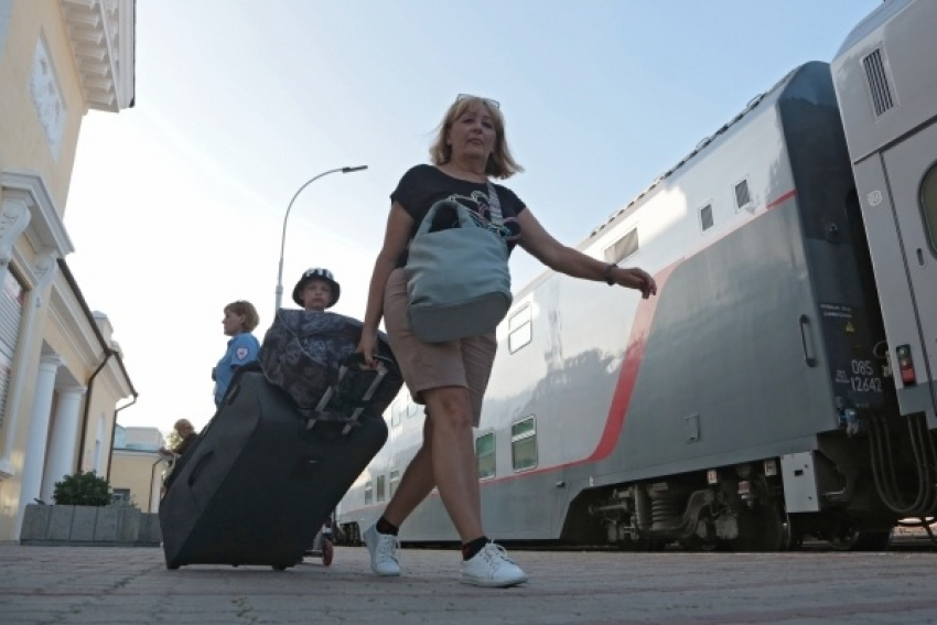 Билетов нет: как туристы пытаются добраться до Черного моря 