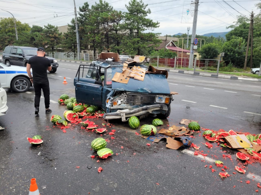 Красный сегодня в моде: два одинаковых ДТП с разницей в пять минут произошли в Новороссийске