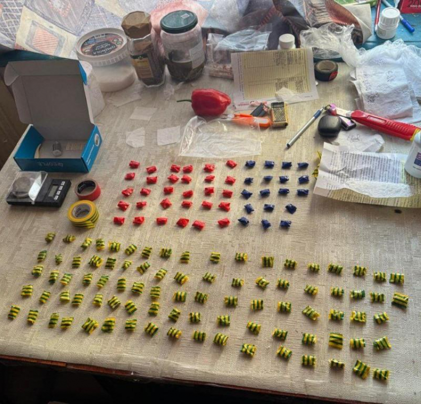 В Краснодаре полицейские изъяли 185 свертков с наркотиком