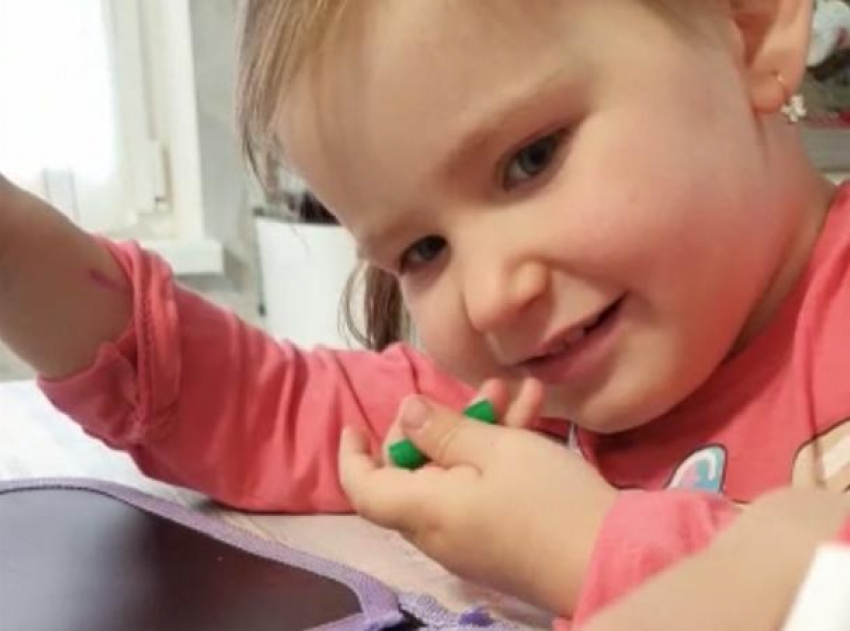 В 2,5 года малышка умеет читать: мама из Новороссийска воспитывает гения