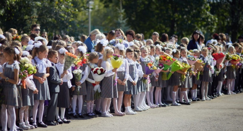 Большую часть школьников в Новороссийске на линейки не пустят