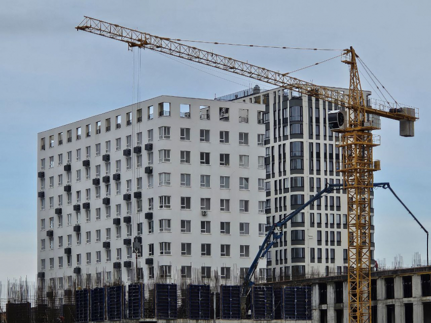 В Новороссийске ищут сотни строителей: самые востребованные профессии и зарплаты 