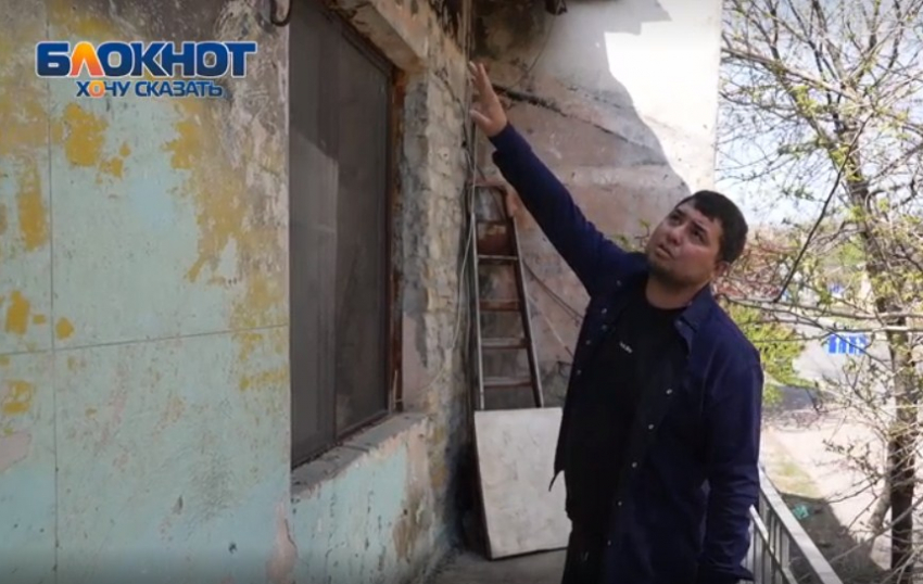 Питьевая вода течет через фекалии: жители столетнего дома в Новороссийске скидываются на капитальный ремонт