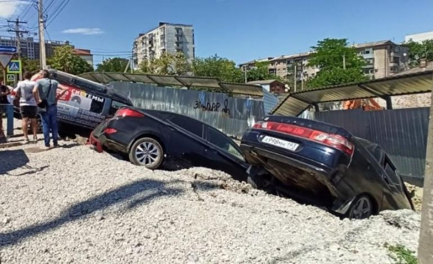 Почему в Новороссийске под землю ушли шесть автомобилей и кто возместит ущерб