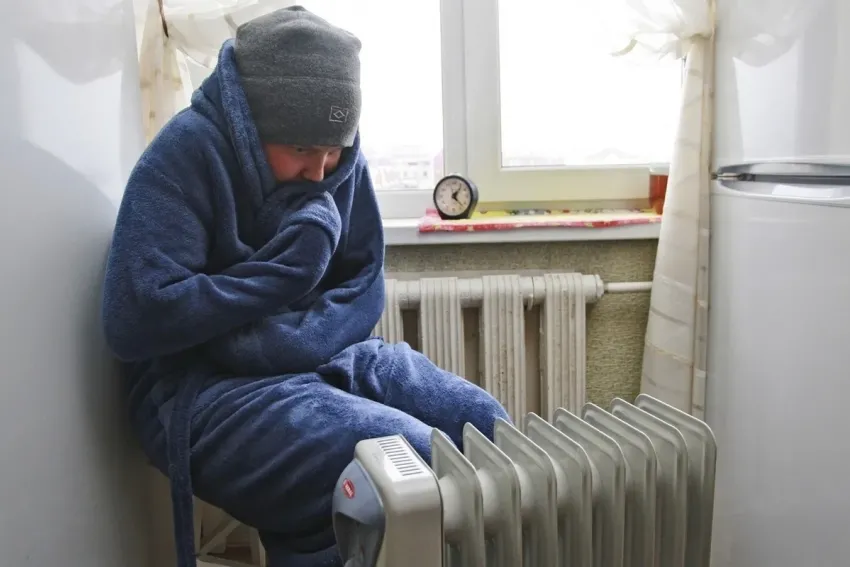 В минусовую температуру новороссийцы снова остались без отопления