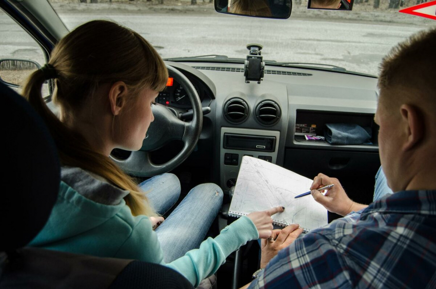 Правда или миф: новороссийцы смогут водить машину с 16 лет 