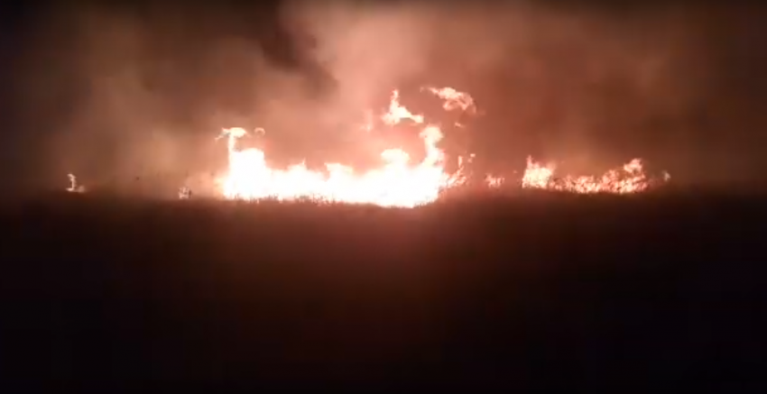 Больше часа специалисты тушили пожар в Новороссийске