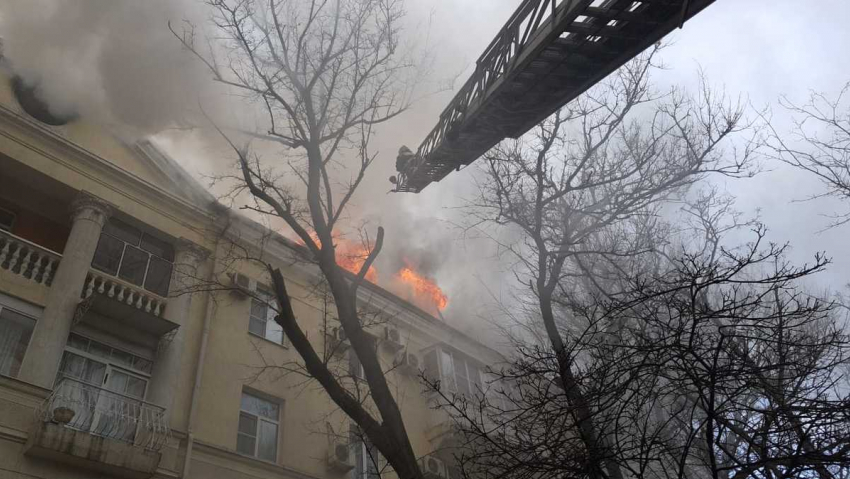 Из огня вывели 120 человек в центре Новороссийска