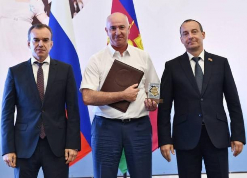 За лучшее обучение в школах Новороссийска губернатор наградил мэра города