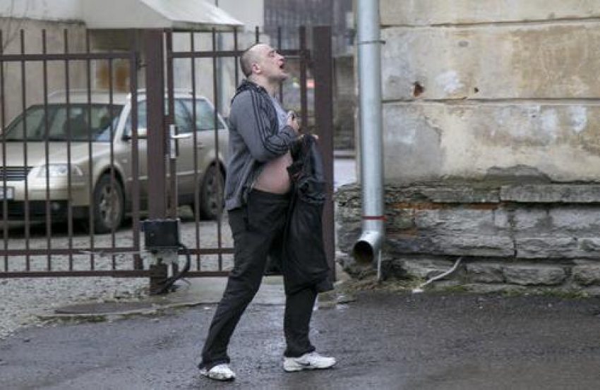 Новороссийец разгуливал по улицам с наркотиками в гипсе