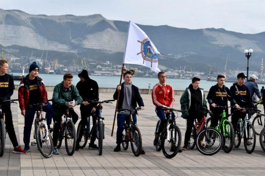 Курсанты Ушаковки отметили День народного единства массовым велозаездом