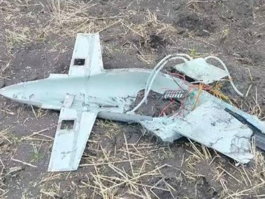 Атаки БПЛА на Краснодарский край: сирена в Новороссийска, обломки повредили и «подожгли» жилой дом у соседей