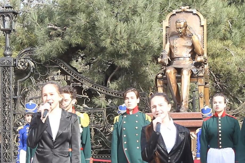 Душевно и красиво открыли в Новороссийске памятник губернатору Волкову