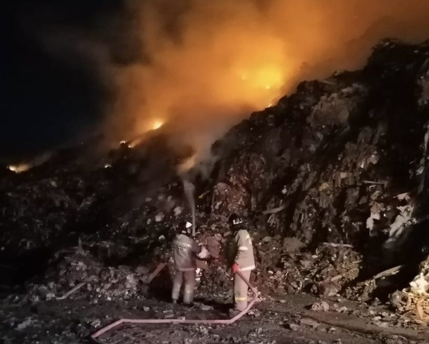 Из-за порывистого ветра усилилось возгорание на полигоне Щелба