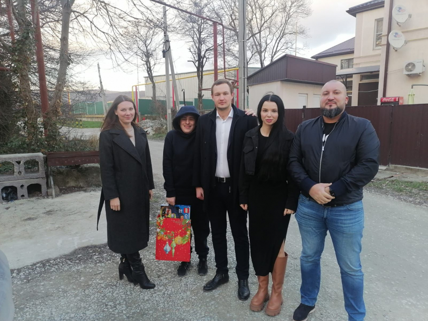 Одиннадцать семей из Новороссийска получили подарки в канун Нового года