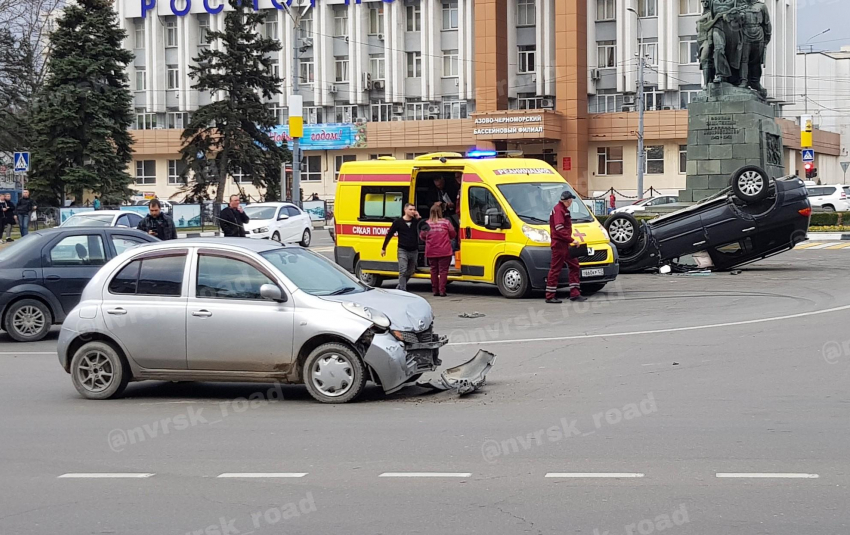 Малолитражка перевернула джип в центре Новороссийска