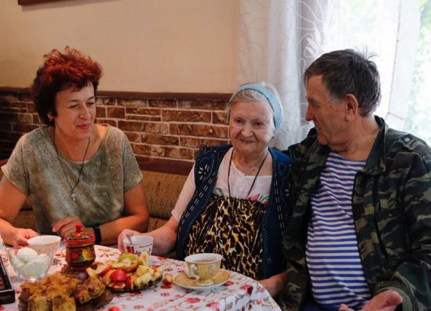 763 пожилых кубанца обрели приемные семьи