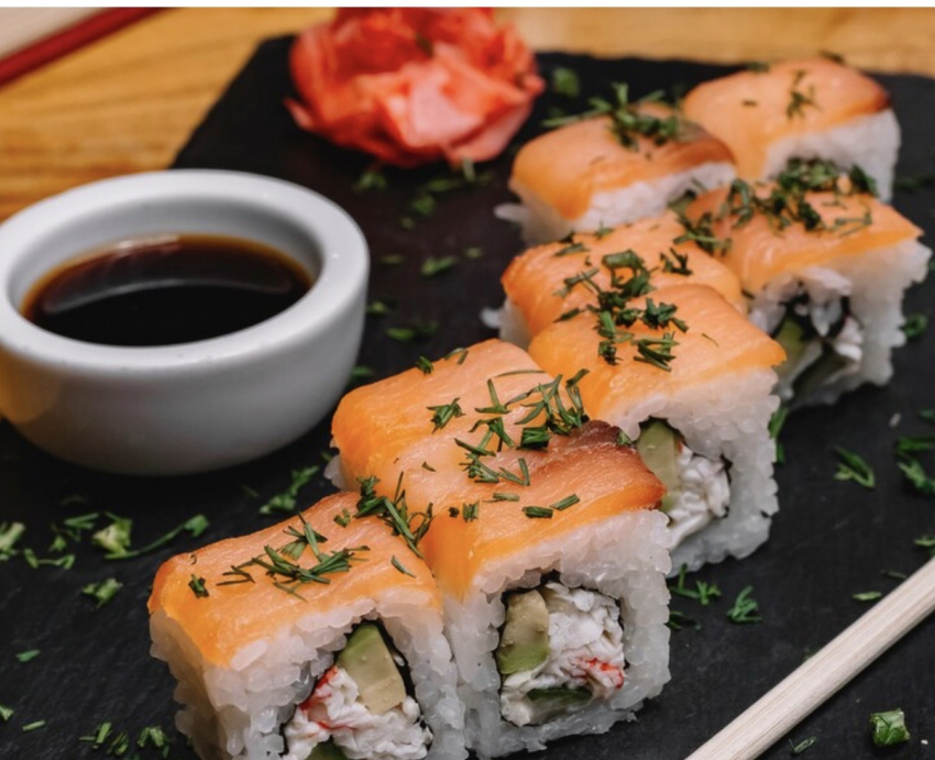 Роллы можно есть не чаще одного-двух раз в месяц: почему новороссийцам следует быть осторожными