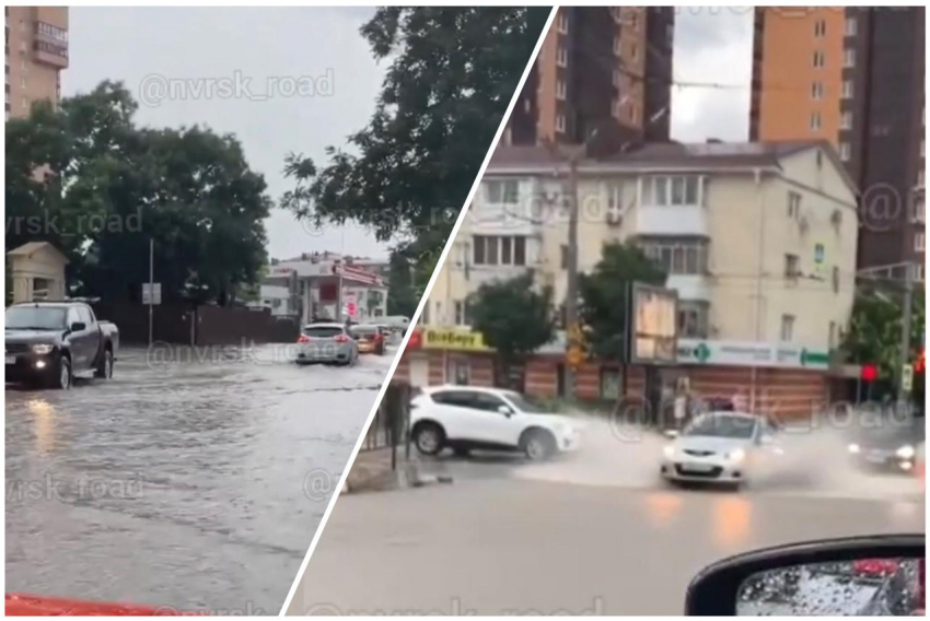 Машины плывут по дорогам Новороссийска из-за потопа 
