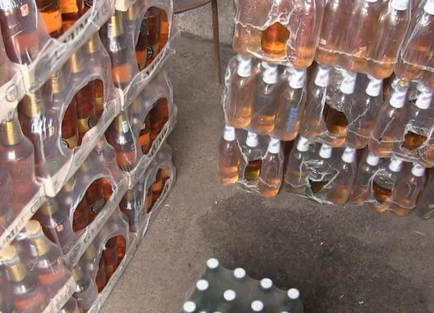 Жительница Новороссийска пыталась продать 800 литров контрафактного «пенного"