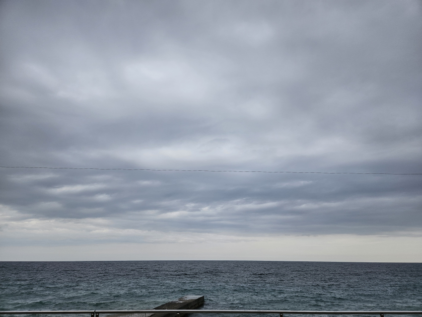 Мазутное пятно движется по Чёрному морю в сторону Анапы или Витязево