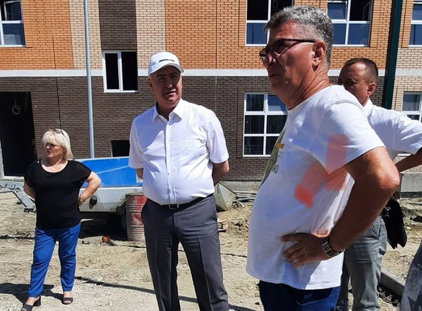 «Остаётся пару месяцев»: глава Новороссийска о строительстве школы в Раевской