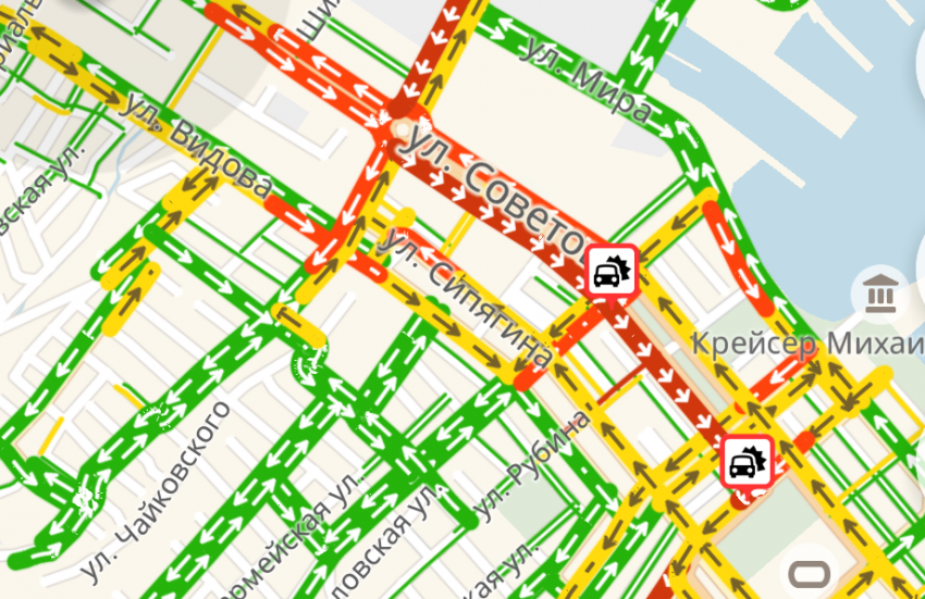 Центр Новороссийска застрял в пробке